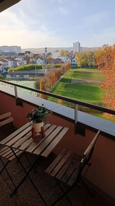 Studio Cosy 12 Min Arc De Triomphe Apartman Rueil-Malmaison Kültér fotó